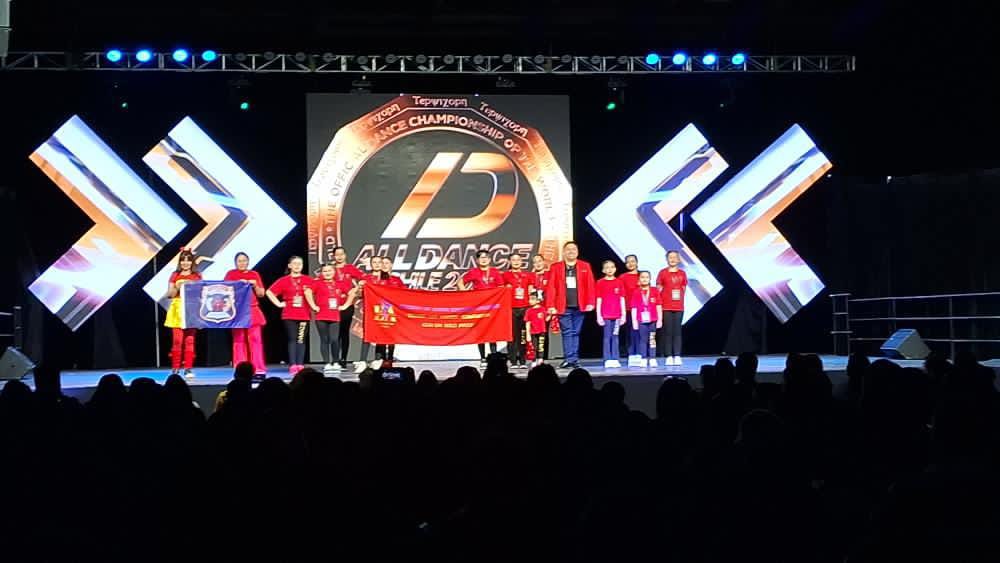 /academia-de-danza-eduardo-andrade-de-caldera-brillo-en-campeonato-nacional