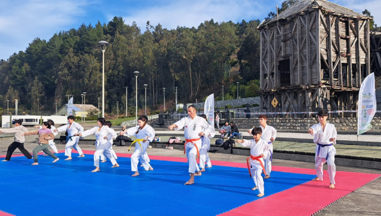 /ninos-y-jovenes-participaron-en-clase-abierta-de-karate-en-el-parque-del