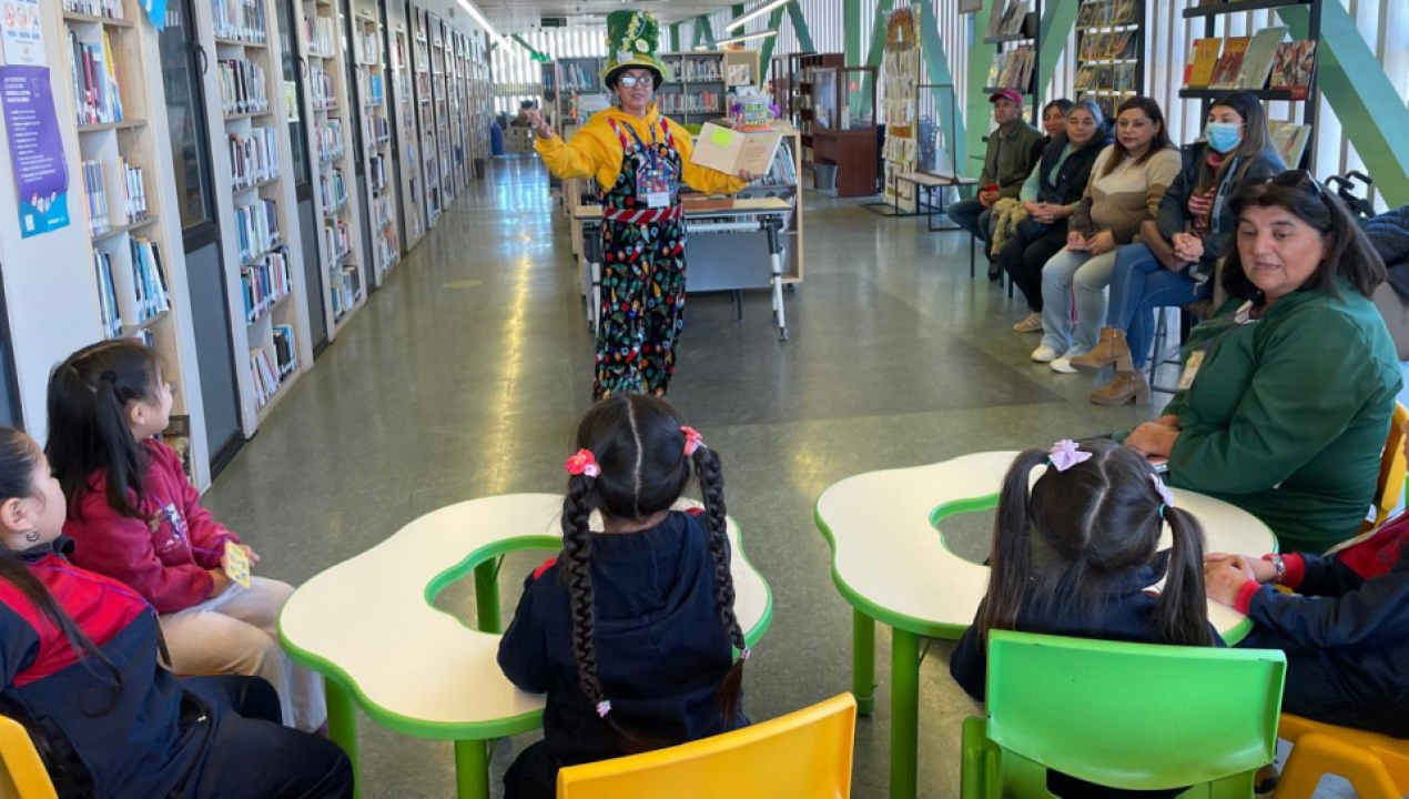 /bibliomovil-continua-su-recorrido-llevando-lectura-y-aprendizaje-a-ninas-y