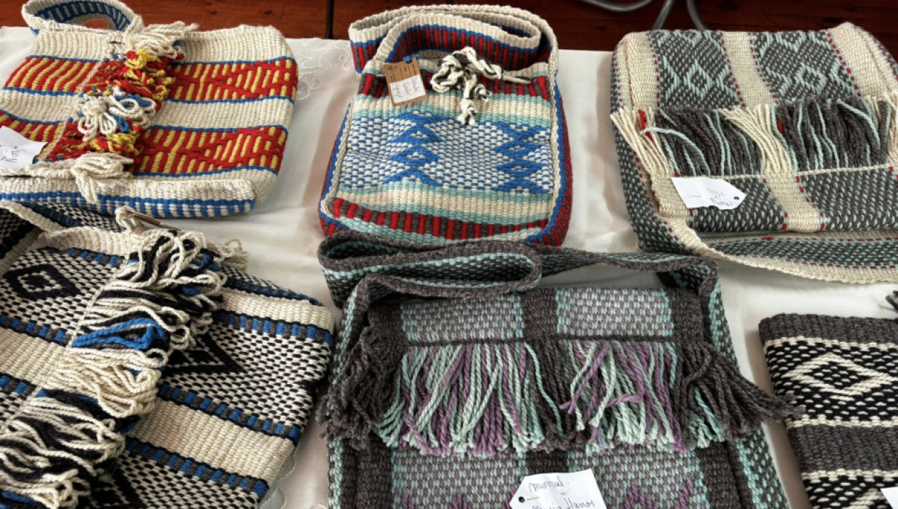 /municipalidad-de-canete-participa-en-muestra-de-telar-y-costura-mapuche