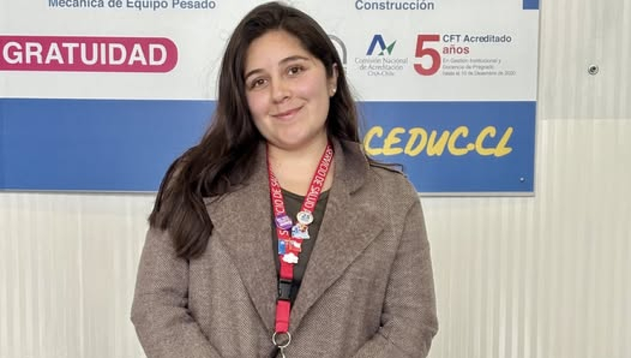 /titulada-cumple-importante-funcion-en-el-area-de-capacitacion-del-servicio