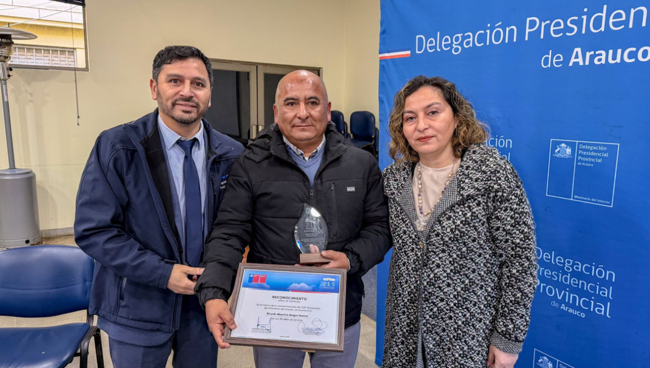 /reconocen-a-funcionarios-de-la-delegacion-presidencial-de-arauco-por-mas-de