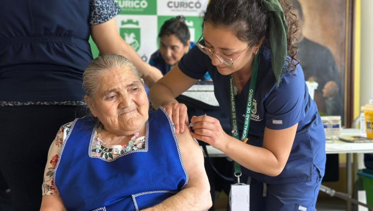 /vacunacion-contra-influenza-y-vrs-llega-al-mall-curico