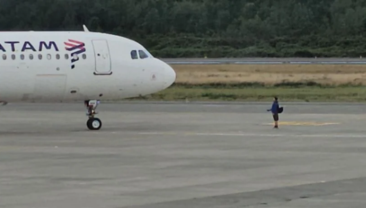 /regionales/region-de-los-lagos/presentan-querella-contra-hombre-que-ingreso-a-losa-de-aeropuerto-para-no