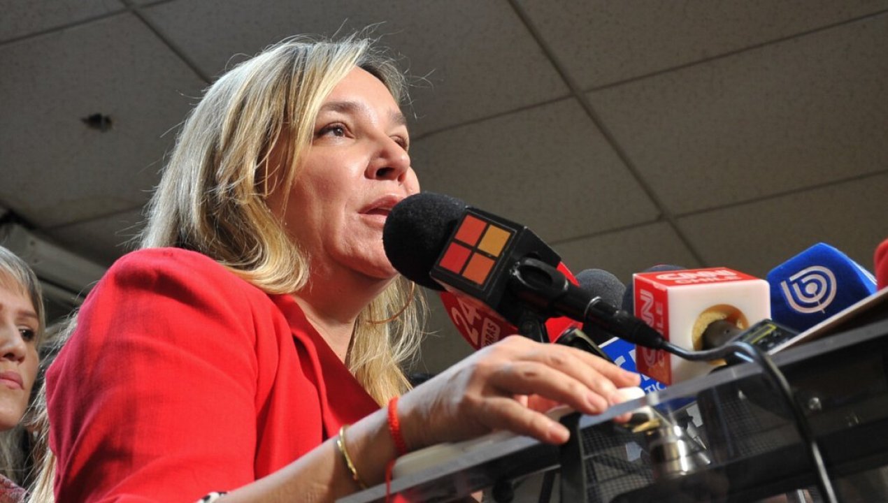 /actualidad/funan-a-pepa-hoffmann-en-valparaiso-y-advierte-con-llamar-a-carabineros