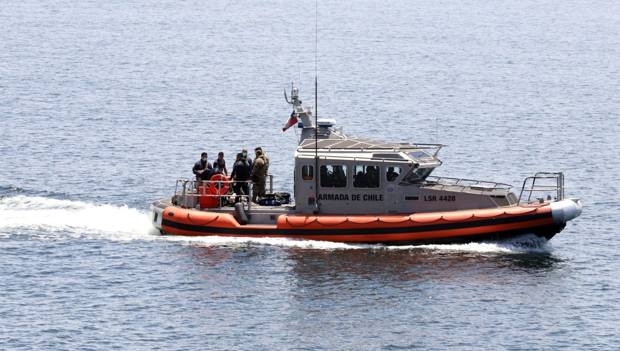 /regionales/region-de-atacama/armada-busca-a-dos-pescadores-desaparecidos-tras-naufragio-de-lancha-en