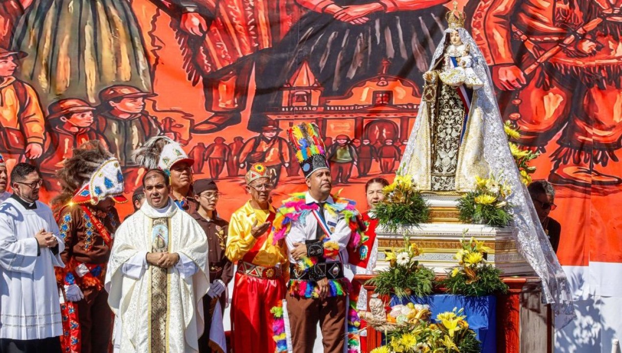 /regionales/region-de-tarapaca/fiesta-de-la-tirana-recibe-a-miles-de-peregrinos-con-amplio-despliegue-de