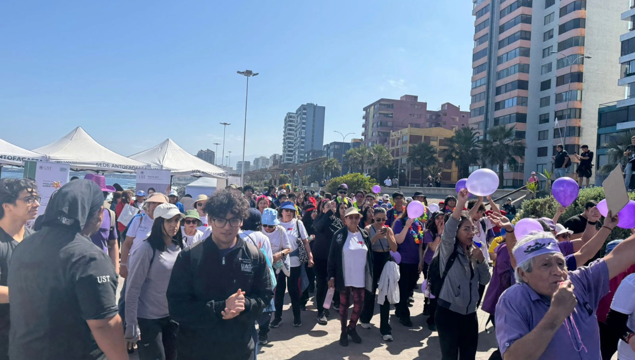 /estudiantes-de-medicina-de-la-ua-y-cdr-participaron-en-caminata-del-adulto